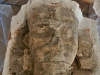 長く失われていた3400年前のスフィンクス像2体が発見される。アメンホテプ3世の神殿を守るもの