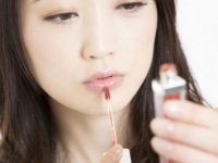 教養なさそうっ！　電車で化粧している女性に思うこと・6つ