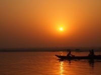 1日の終わりはガンジス川で。自分を見つめなおす癒しのインド旅行