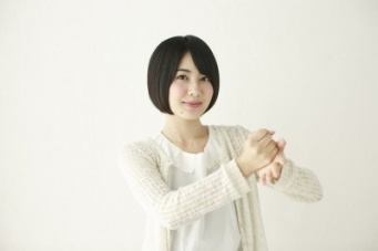 狙ってる男性にはこれを試して！　ドキッとさせる女性のしぐさ4つ