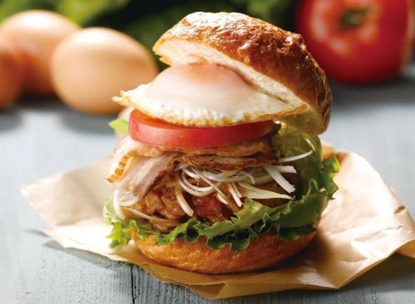 11月1日から販売される「YAZUバーガー」（大江ノ郷自然牧場公式facebookより）