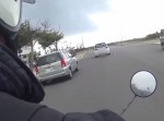 【天誅】ポイ捨てした車にカブおじさんが制裁！（動画）