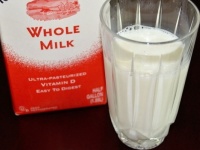 ​朝一番の食塩水・牛乳で解決！ 胃を刺激して便秘を解消するコツって？