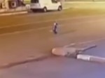 あれは何だ！？　トルコの道路に“小さいおっさん”が現れた！