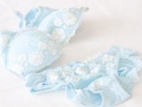 デート用の下着、何枚持っている？　なんと約4割の女性が「持っていない」と回答！　その理由は……？