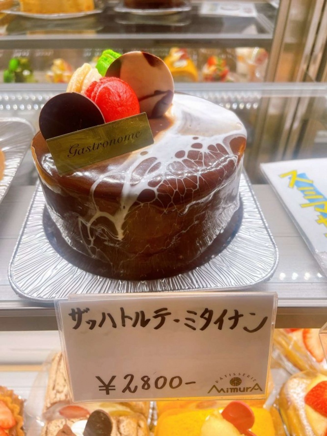 他にもユニークな名前のお菓子がチラホラ(画像はパティスリーミムラ公式Xアカウントの投稿より)