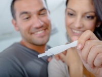 「妊娠検査薬」で妊娠を知る人と、「病院」で知る人の違い