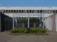 オランダの刑務所事情。受刑者不足で閉鎖が相次ぎ、ホテルやアパートへの改装が進む。その理由とは？