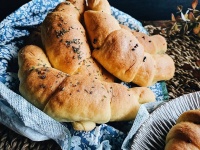 絶妙な食感！スロバキアのロールパン「ロシュキー」の作り方【ネトメシ】