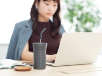 口紅がつきにくい！　働く女性のためのストロータンブラー新発売