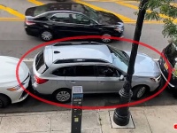 この状態から？ギリギリに縦列駐車した状態からぶつけることなく車を移動、驚きのテクニック