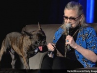 『スター・ウォーズ／最後のジェダイ』に、キャリー・フィッシャーの愛犬がモチーフのキャラクターが登場