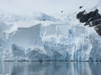 世界最大の氷山が南極大陸から分離