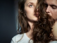 【男女のちがい】恋人から束縛されるのは「あり」or「なし」？