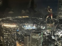 横浜の街中に「ウルトラマン参上」？　ランドマークタワーで撮影された写真が絶妙すぎる件