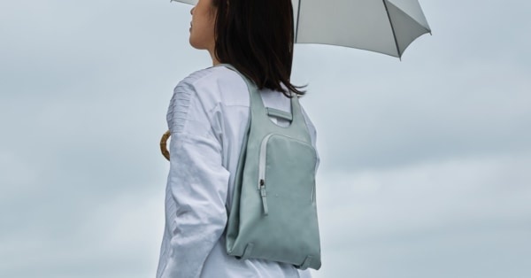 まるで手ぶら。軽さが特徴のバックパックに撥水レザーモデルが新登場