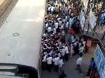 インドの通勤ラッシュが日本の比ではなかった件…