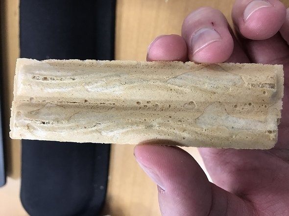 切り込みが浅い上にボロボロ。今回このような状態のものが3袋ほどあった。