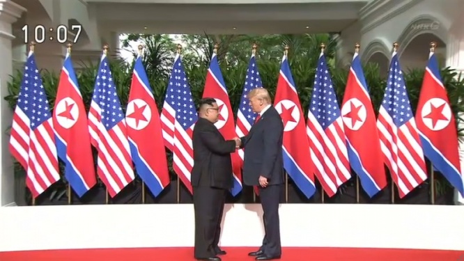 金正恩　トランプ　握手