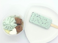 チョコミン党必見！新作アイス「チョコミント大好きな白くま」「ミント推しのためのチョコミントバー」を食べ比べ