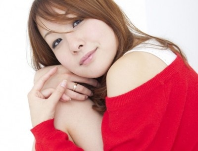 女性の「肩出し」ファッションって魅力的なもの？　約6割の男性の本音は……