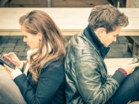 これって束縛じゃない？　正直めんどくさい彼と2人だけのルール4選！「会えない日の予定報告」