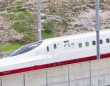 桜との共演時間は、たった5秒　西九州新幹線「かもめ」を迎える〝地元からのおもてなし〟が美しい
