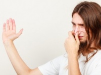 これは、つらすぎ！　「スメハラ」だと思う女のニオイTOP5