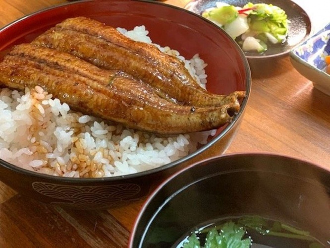 「森のやまびこ」の関西風うなぎ料理に感動