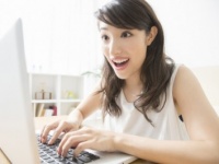 仕事あきたから、ネット通販しよっと♪　仕事中にネットサーフィンをしている女性はなんと○○％！