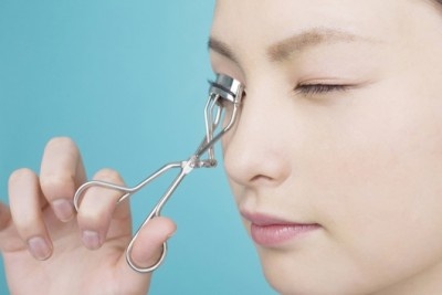 い、痛い！　「ビューラー」を使うときの悩み＆困りごと3選