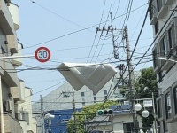 これは吹っ飛んでる...　都内で目撃されたダジャレのような光景が話題→投稿者に状況を聞いた