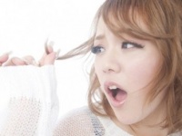 美人でも絶対モテない!!　女性の「残念な髪型」4選