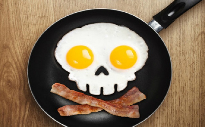 new_funny-side-uo-skull-egg-frying-pan-mould-fred_large