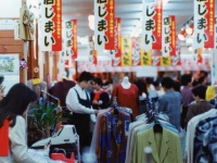 「もうあかん やめます」20年続けた靴店が本当に閉店