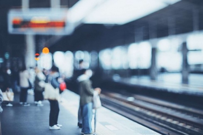 途中の駅で降りて...（画像はイメージ）