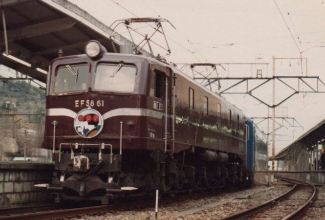 特急「踊り子」にて（画像はphotoAC）