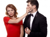 将来、カカア天下間違いなし？　オトコが女性の尻に敷かれてるなと感じる瞬間12