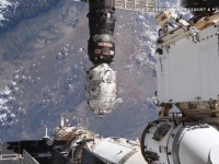 火の玉となって太平洋へと消えていく。国際宇宙ステーションから切り離されるモジュールの様子をとらえた映像