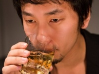 〇〇が小さい男だなっ!!　飲み会で女性に「好きアピール」ができない男性の理由3つ！
