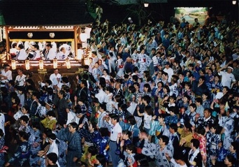 画像は郡上おどりの様子（郡上市観光課撮影, Wikimedia Commonsより