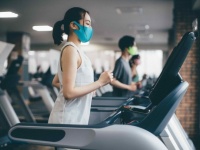 コロナ禍で「頭痛外来」の患者が増加　マスクのひもで、耳周辺の神経が刺激されて...