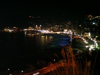 夜の熱海（Odysseyさん撮影、flickrより）