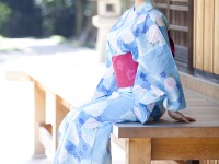 男性に聞く、夏祭りで彼女が着てたら思わず惚れ直す浴衣4つ