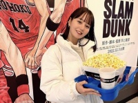 堀北真希さんの妹・NANAMI、私服姿でスラダン鑑賞! 「白ダウンすごく似合ってる!」「可愛い」とコメント多数