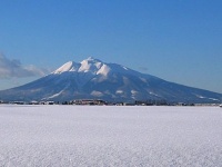青森県の岩木山（ak15さん撮影、Wikimedia Commons