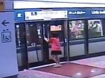 迷惑すぎる…！　駆け込み乗車で乗れなかった女性がとんでもない行動に。