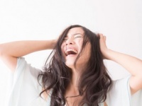 白衣に真っ赤なシミ、車のシートにも……「やってしまった！」生理の大失敗3選