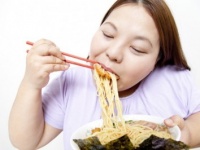 すぐ●●するなっ！　夫がイラっとする「妻のクセ」6
