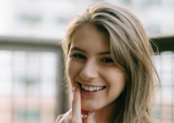 モテる女子はみんなしてる。男性を夢中にさせる笑顔とは
